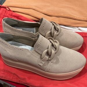 Dolce Vita Tan Chain Detail Loafers